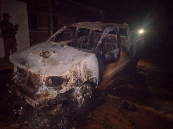 Diario HOY | Hallan dos camionetas incineradas en Puentesiño: presumen "ajuste de cuentas"