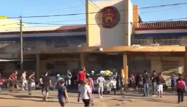 Diario HOY | Reos de Tacumbú despidieron "con honores" a miembro del clan Rotela asesinado