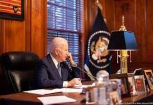 Biden y Zelenski hablan por teléfono sobre rebelión en Rusia