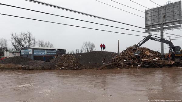 Miles de chilenos afectados por fuertes lluvias en los Andes