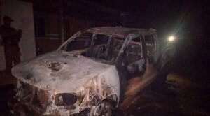 Hallan dos camionetas incineradas en Puentesiño: presumen “ajuste de cuentas” - Noticiero Paraguay