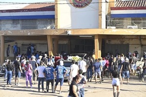 El clan Rotela despidió frente a la cárcel de Tacumbú a uno de sus miembros “caídos” | 1000 Noticias