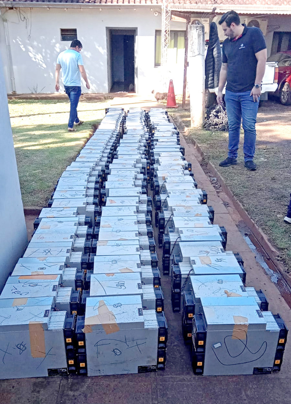 Detienen a dos sujetos que transportaban 112 máquinas de criptomonedas que serían robadas - La Clave