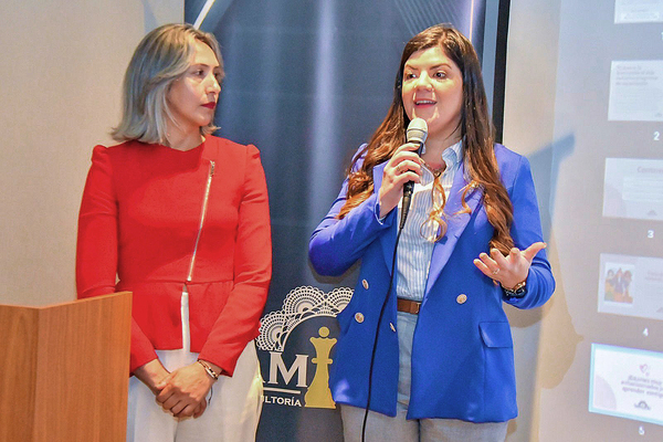 Presentan curso de liderazgo femenino en política en CDE - La Clave