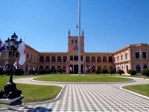 Anuncian lunes cálido a caluroso