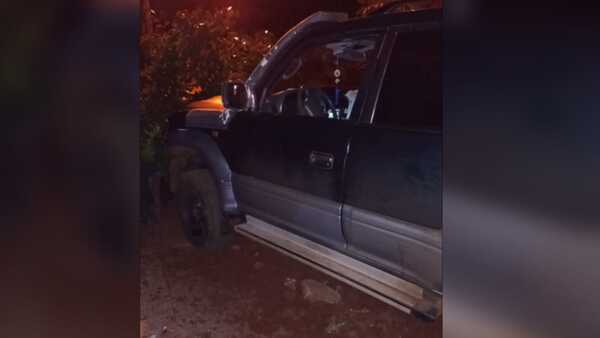 Conductor pierde el control y choca contra un árbol en Encarnación