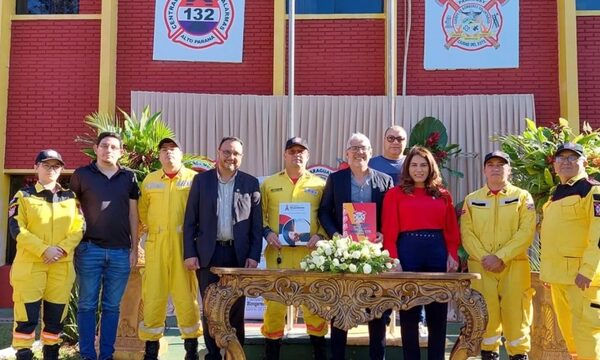 Empresarios y bomberos fortalecen colaboración en un acuerdo de cooperación