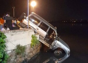 Camioneta pierde el control, atropella a una mujer y casi fue a parar al Lago Ypacaraí | 1000 Noticias