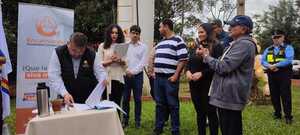 Municipio encarnaceno entrega aportes para proyectos vecinales