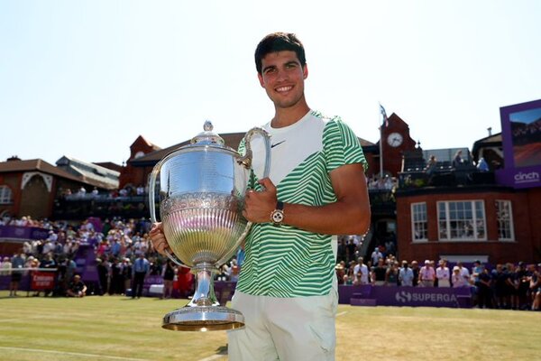 Carlos Alcaraz conquistó Queen’s y volvió al Nº1 del mundo