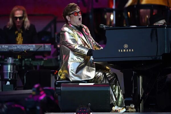 Elton John emotivo en Glastonbury: ¿es la despedida? - Música - ABC Color