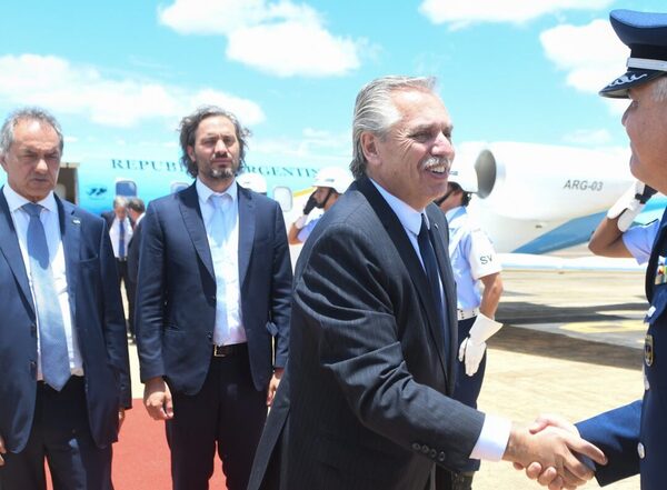 Alberto Fernández llegó a Brasil para reunirse con Lula y agradeció a Scioli - .::Agencia IP::.