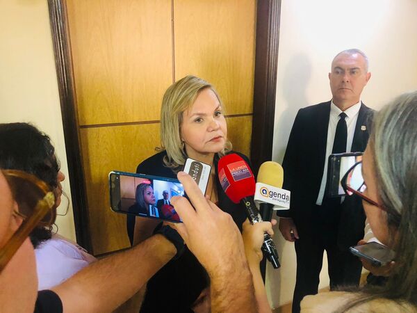 Diario HOY | Lilian, dispuesta a votar por Beto Ovelar si su bancada lo decide