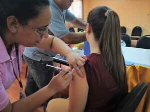 Ante aumento de casos respiratorios: Recomiendan aplicación de vacuna bivalente anual contra el Covid-19 - Unicanal