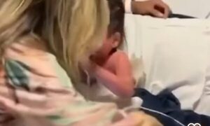 (VIDEO)Emotivo reencuentro: Niño despertó del coma y se reencontró con su mamá