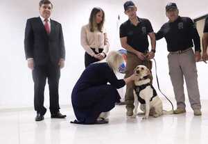 Diario HOY | Presentan a “Lala” la nueva agente canina antidrogas