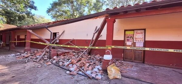 Mec, anuncia que no cuenta con los recursos para la reparación del techo colapsado de escuela de San Ignacio - Nacionales - ABC Color