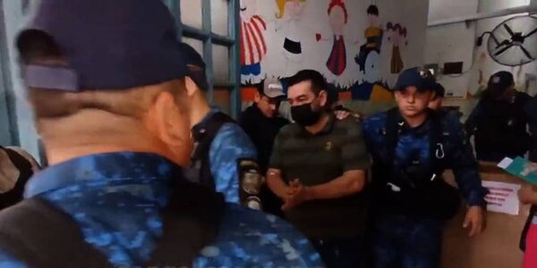 Bajo fuerte custodia, Alcides Oviedo se realizó estudios en Hospital de Barrio Obrero