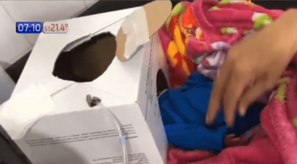 IMPROVISAN” INCUBADORA” DE CARTÓN PARA ASISTIR A RECIÉN NACIDO