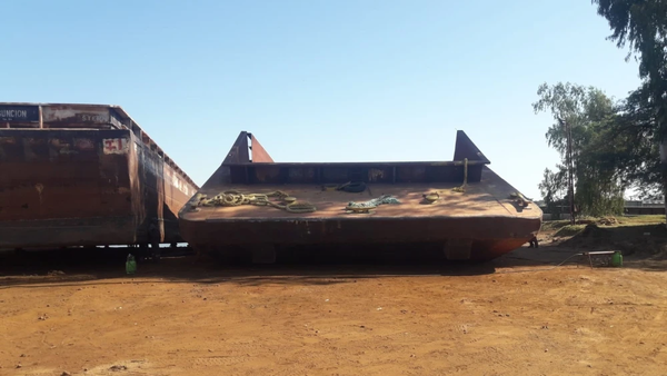 Obrero muere aplastado por una barcaza de casi 30.000 kg - Noticiero Paraguay
