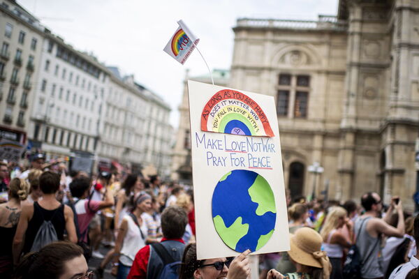 Diario HOY | Repunte de desinformación anti gay ataca a marchas de Orgullo