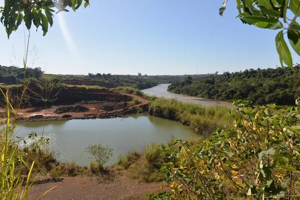 Vecinos piden clausura total de canteras que operan en cercanías de las Cataratas del Monday - ABC en el Este - ABC Color