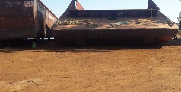 ¡Lamentable! Trabajador muere aplastado por una barcaza en Roque Alonso - Noticias Paraguay