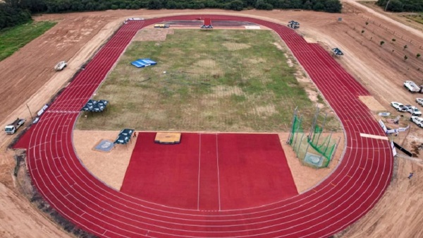 Gobierno inaugura primera pista de atletismo en el Chaco - Noticias Paraguay