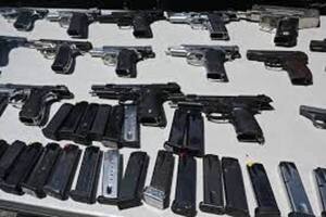 Honduras busca pacificar cárceles y decomisa armas a reos