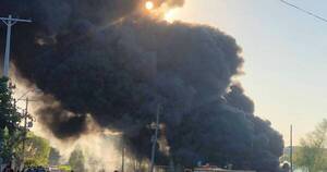 La Nación / Controlan incendio de gran magnitud en vertedero de neumáticos en Capiatá