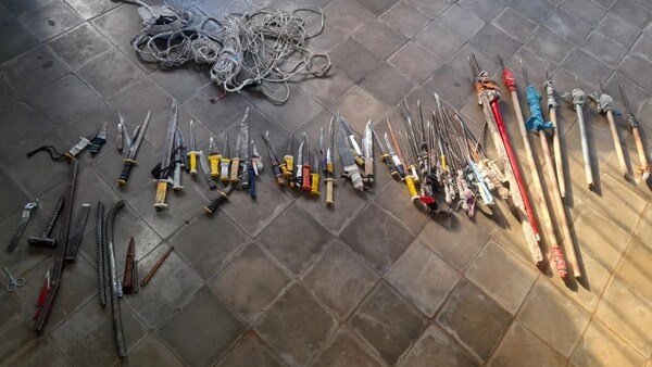 Incautan armas blancas, lanzas y martillo de pabellón del PCC en Misiones