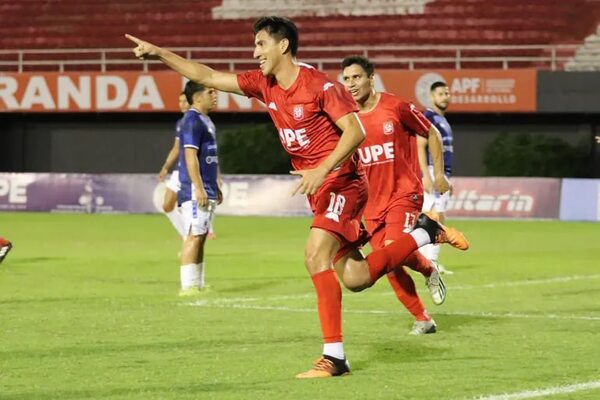 Intermedia: El “Rojo esteño” triunfa en casa - Fútbol de Ascenso de Paraguay - ABC Color