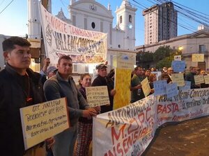 Pobladores e intendentes llegan a Asunción para exigir reparaciones de la ruta Concepción-Vallemí - Nacionales - ABC Color
