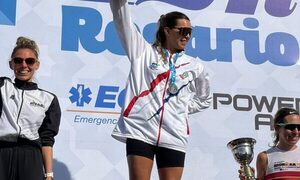 La paraguaya Nicole Wood Niella gana la 21º edición de la Maratón Internacional de la Bandera en Rosario, Argentina.