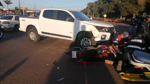Accidente de tránsito deja heridas a dos mujeres sobre la Ruta PY06 en Encarnación