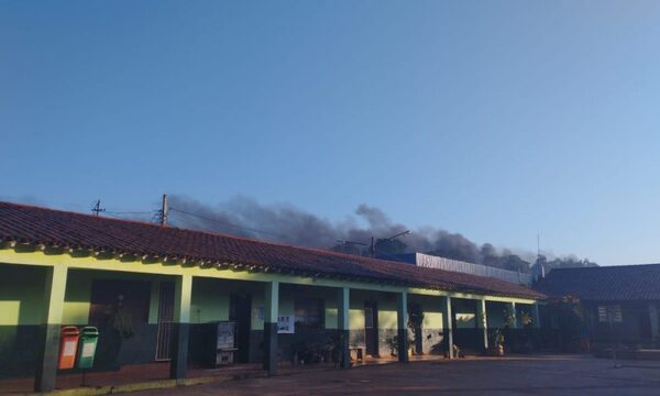 Quema de cubiertas afecta a alumnos de escuela