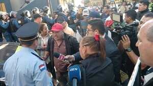 Diario HOY | Tensa manifestación frente al MOPC: piden mejorar ruta Concepción- Vallemí