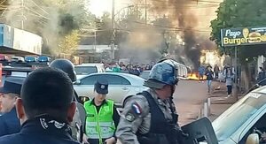 Batalla campal durante intento de desalojo en Ciudad del Este - ABC en el Este - ABC Color