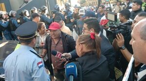 Tensa manifestación frente al MOPC: piden mejorar ruta Concepción- Vallemí