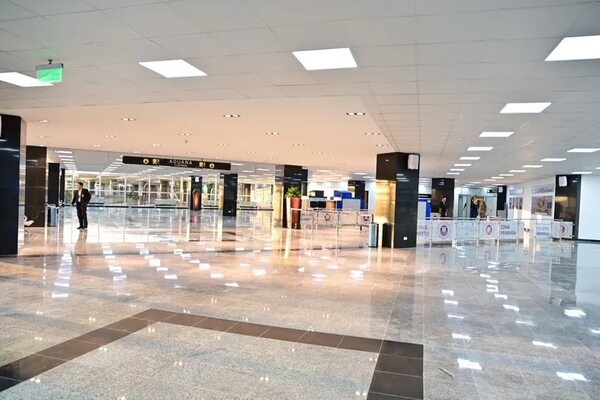 Dinac inauguró polémica obra de ampliación del espigón norte del Aeropuerto Silvio Pettirossi - Nacionales - ABC Color