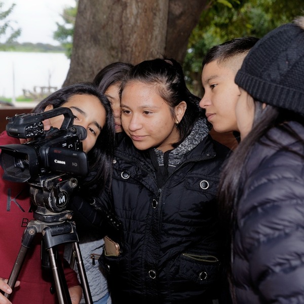 Jóvenes de Carmelo Peralta y Puerto Sastre se involucran en el mundo audiovisual por medio de capacitaciones