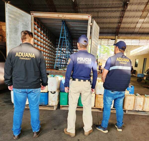 Incautan 1.500 litros de combustible de contrabando en Los Cedrales - La Clave