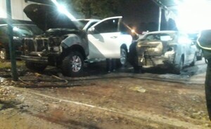 Dos camionetas y un automóvil incendiados intencionalmente