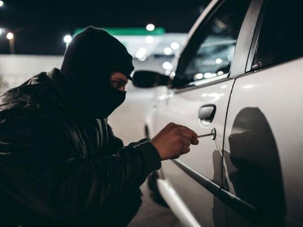 Piden prisión de tortoleros que robaron 1000 dólares de un auto