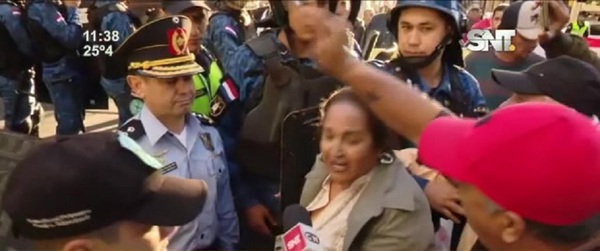 Incidentada manifestación en el MOPC - SNT
