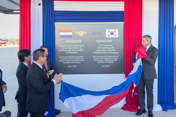 Gobierno inaugura hangar con apoyo de Corea para la capacitación de profesionales - El Independiente