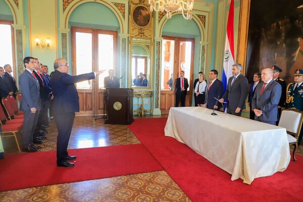 Jefe de Estado tomó juramento al ministro de Desarrollo Social - .::Agencia IP::.