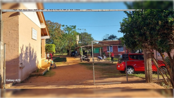 Menores llegaron en moto frente a una escuela y sembraron temor a balazo limpio