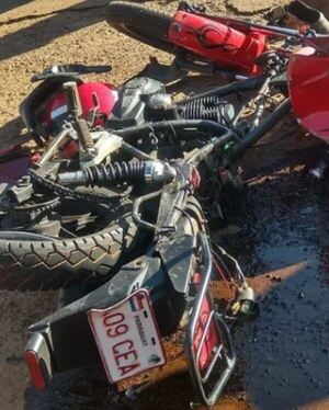 Dos muertos en choque entre motocicleta y automóvil - La Clave