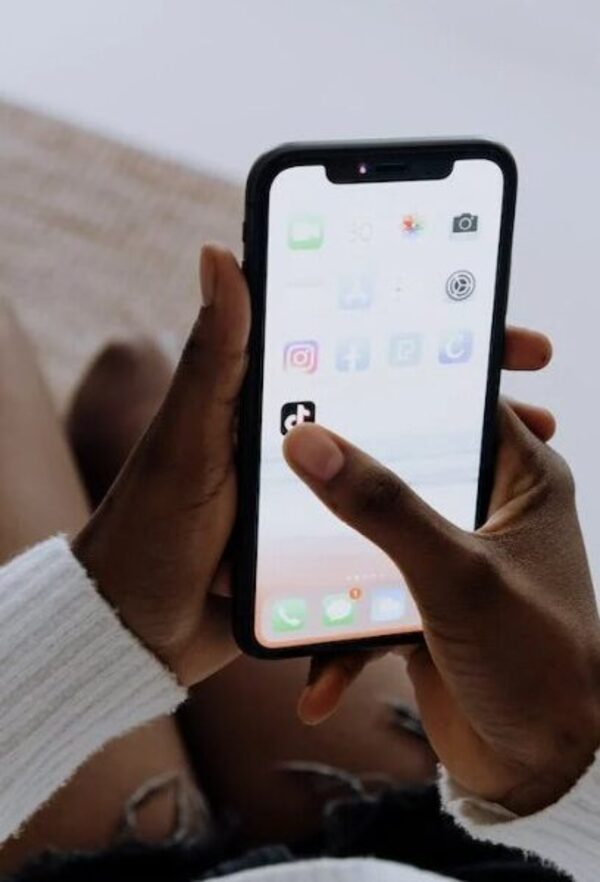 Adolescente se corta el brazo por reto de tik tok